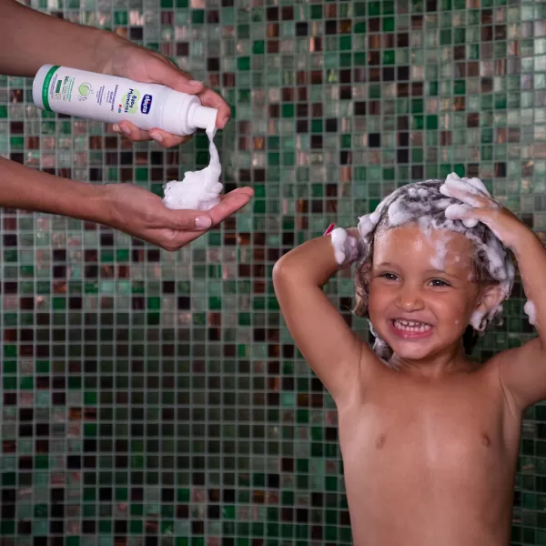 CHICCO Šampon a kondicionér na vlasy soufflé Baby moments Kids 150ml, 0m+