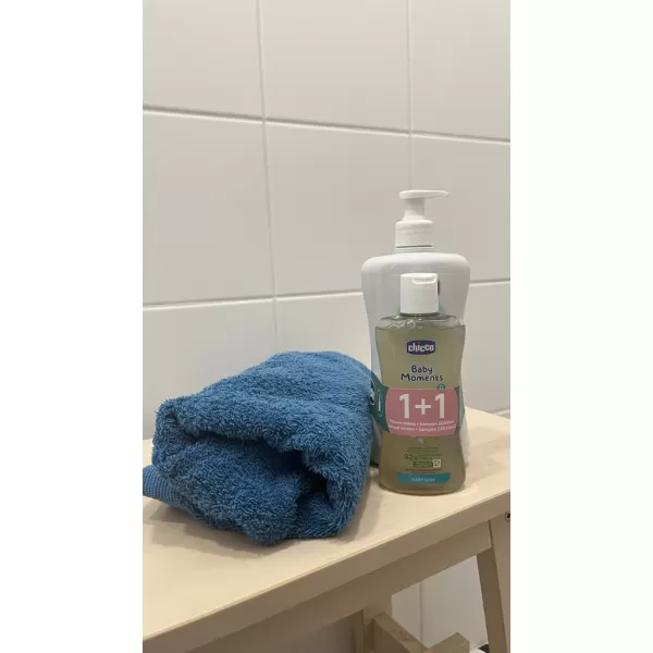 CHICCO Mléko tělové s dávkovačem Baby Moments 500 ml + Šampon Baby Moments 200 ml zdarma