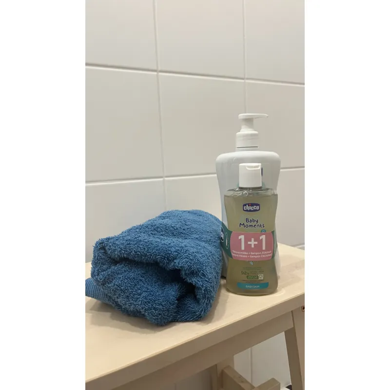 CHICCO Mléko tělové s dávkovačem Baby Moments 500 ml + Šampon Baby Moments 200 ml zdarma